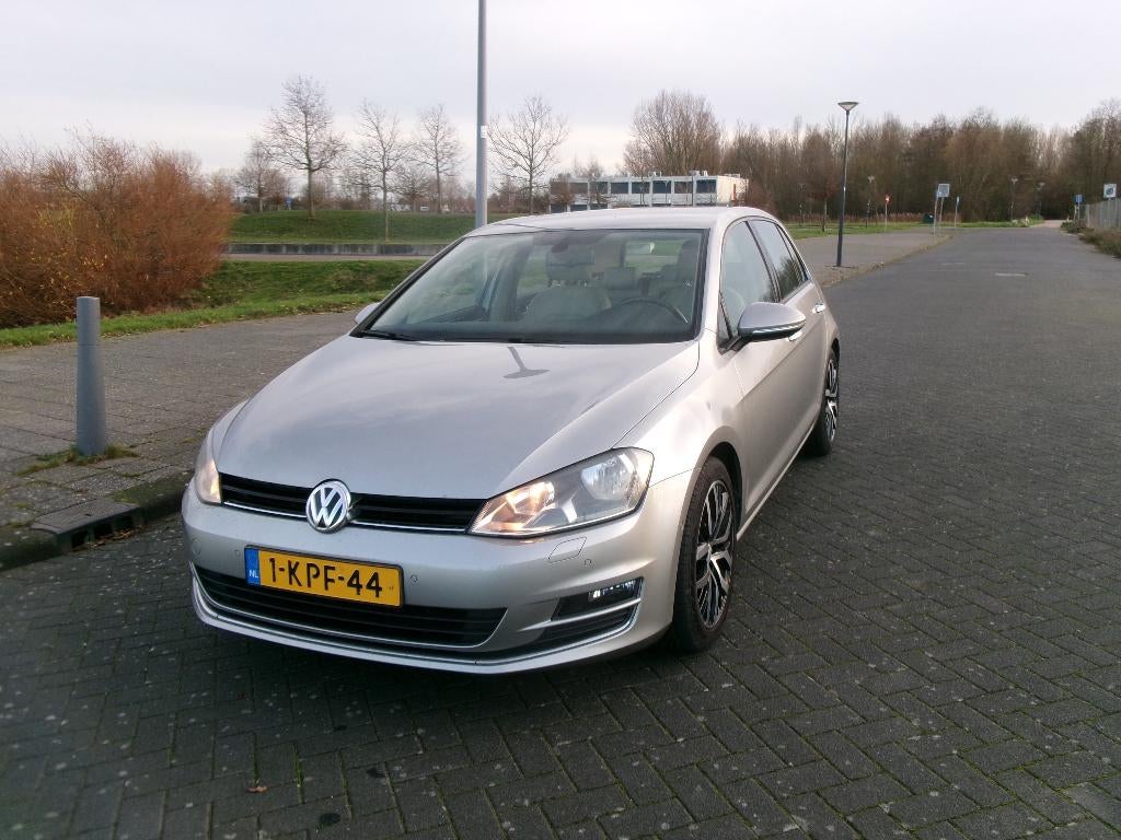 VW GOLF1.4 TSI ACT HIGHLINE 5DRS-AIRCO-CRUISE-NAVI-NWE APK., Auto's, Parkeersensor, Beige, 4 cilinders, 1395 cc