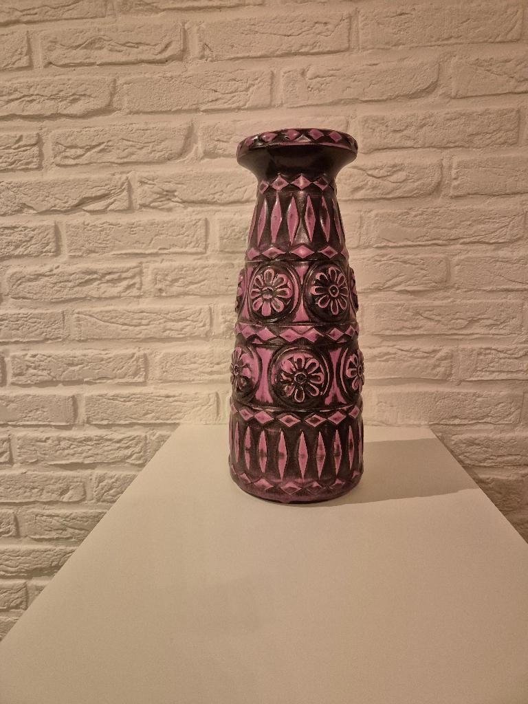 Vintage W. Germany vaas aubergine, Huis en Inrichting, Woonaccessoires | Vazen, Overige kleuren, Aardewerk of Porselein, Ophalen of Verzenden