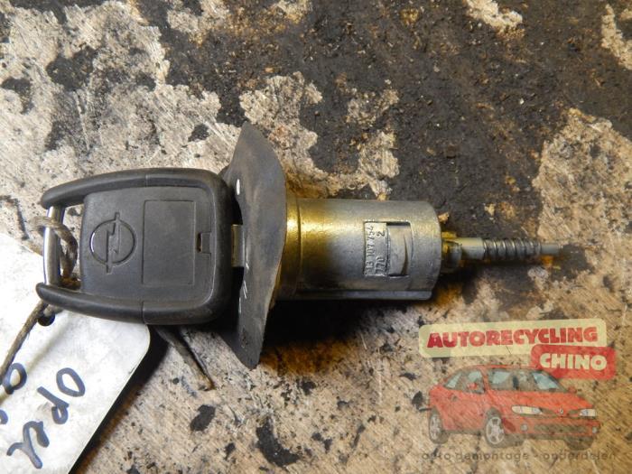 Kontaktslot + Sleutel van een Opel Astra, Auto-onderdelen, Overige Auto-onderdelen, Opel, Gebruikt, 3 maanden garantie, Ophalen
