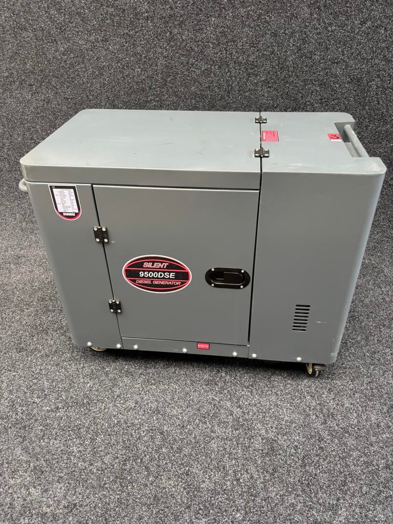 Moet weg Silent diesel generator 9500DSE 380v /220v NIEUW, Doe-het-zelf en Verbouw, Aggregaten, Ophalen, Dieselolie, Geluidgedempt