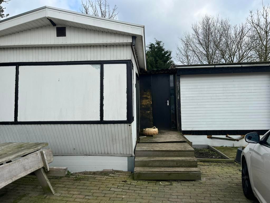 2 chalets/ noodwoning / woonunit te koop zonder staanplaats