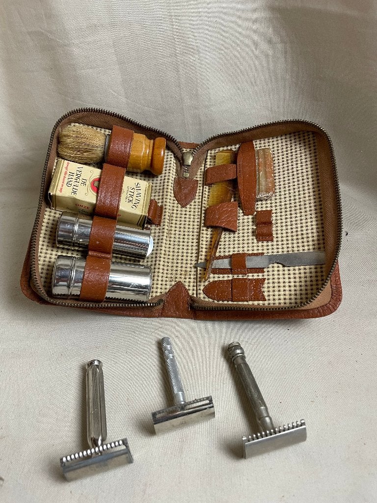 Oude scheerset reisset in etui met 3 scheermesjes, Ophalen of Verzenden, Gebruikt, Gehele gezicht, Verzorging