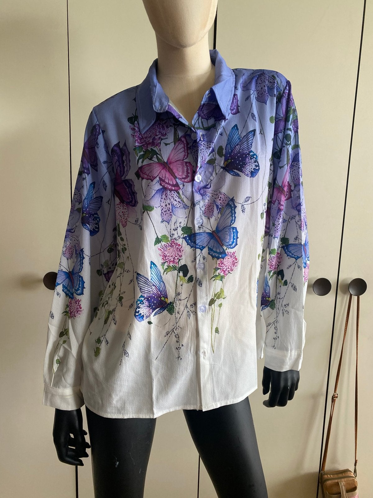 Vlinderprint Blouse - zgan - Maat L, Kleding | Dames, Ophalen of Verzenden, Nieuw, Maat 42/44 (L), Paars