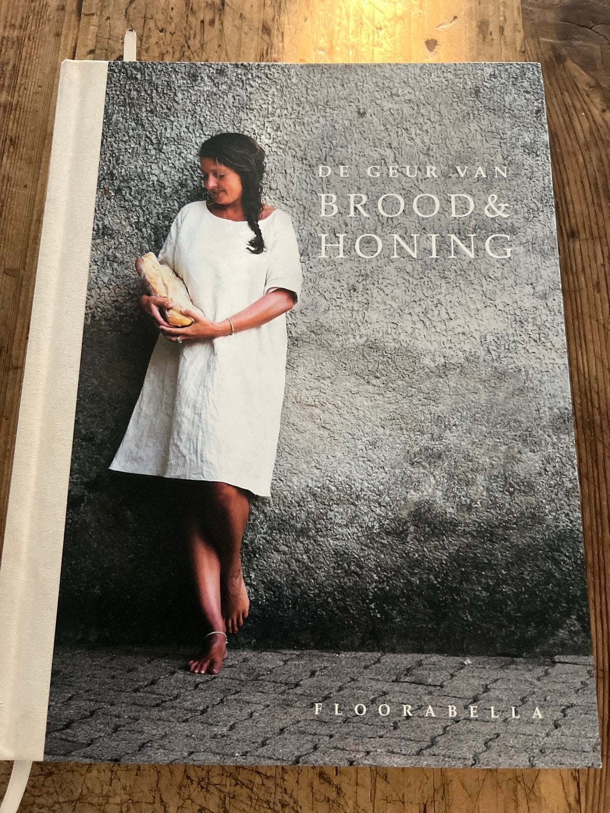 De Geur van Brood & Honing - Floorabella Kookboek, Voorgerechten en Soepen, Ophalen of Verzenden, Zo goed als nieuw, Europa