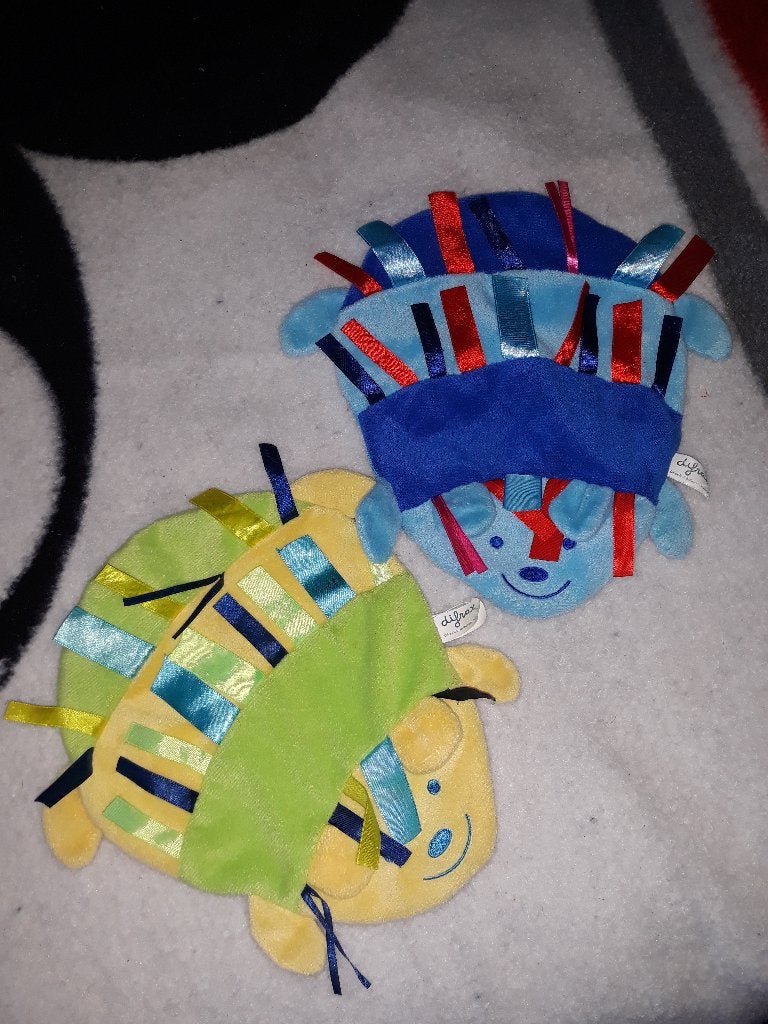 Difrax egel tut doekje velours met lintjes geel/groen 2x, Overige merken, Overige karakters, Nieuw, Ophalen of Verzenden