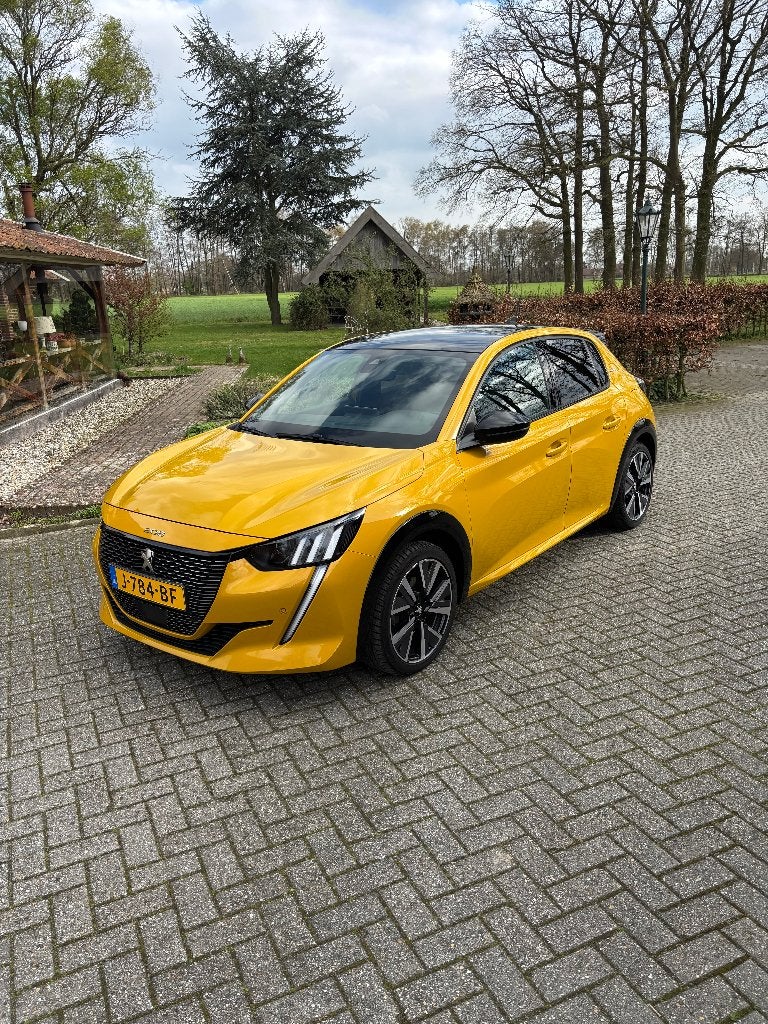 Peugeot 208 1.2 PureTech 130pk GT‑Line|Automaat|Pano|Camera|, Auto's, Peugeot, Zwart, 1199 cc, 1133 kg, Elektronische parkeerrem