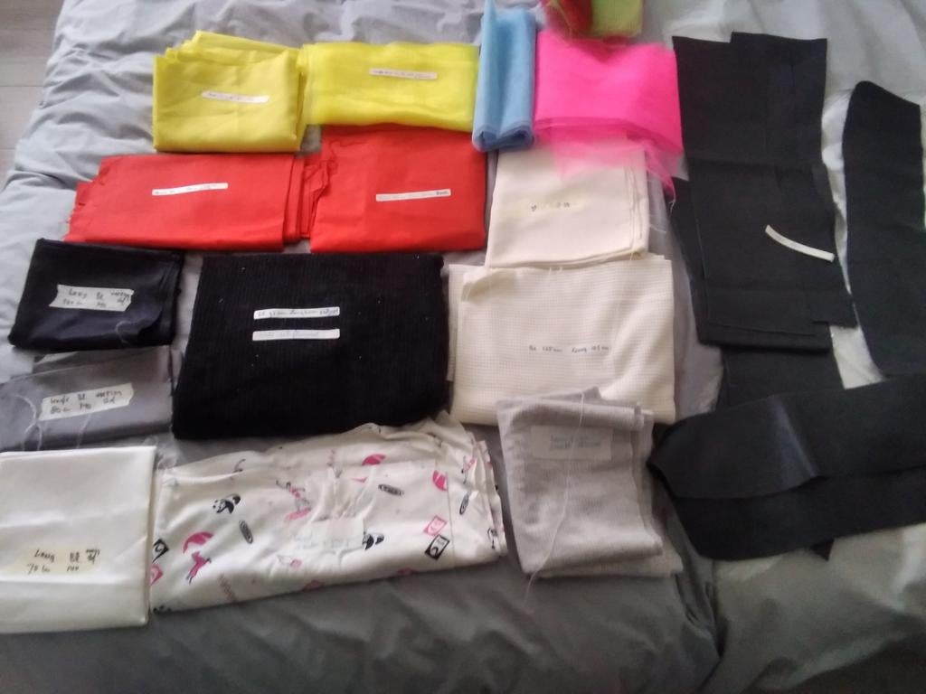 Nieuwe lappen stof in diverse kleuren en materialen, Hobby en Vrije tijd, Stoffen en Lappen, Overige materialen, Overige kleuren