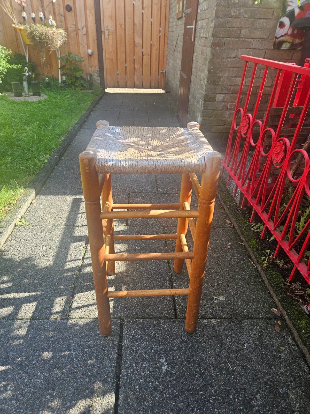 Vintage houten kruk met rieten zitting, zie omschrijving, Ophalen, Gebruikt, Bruin, Hout
