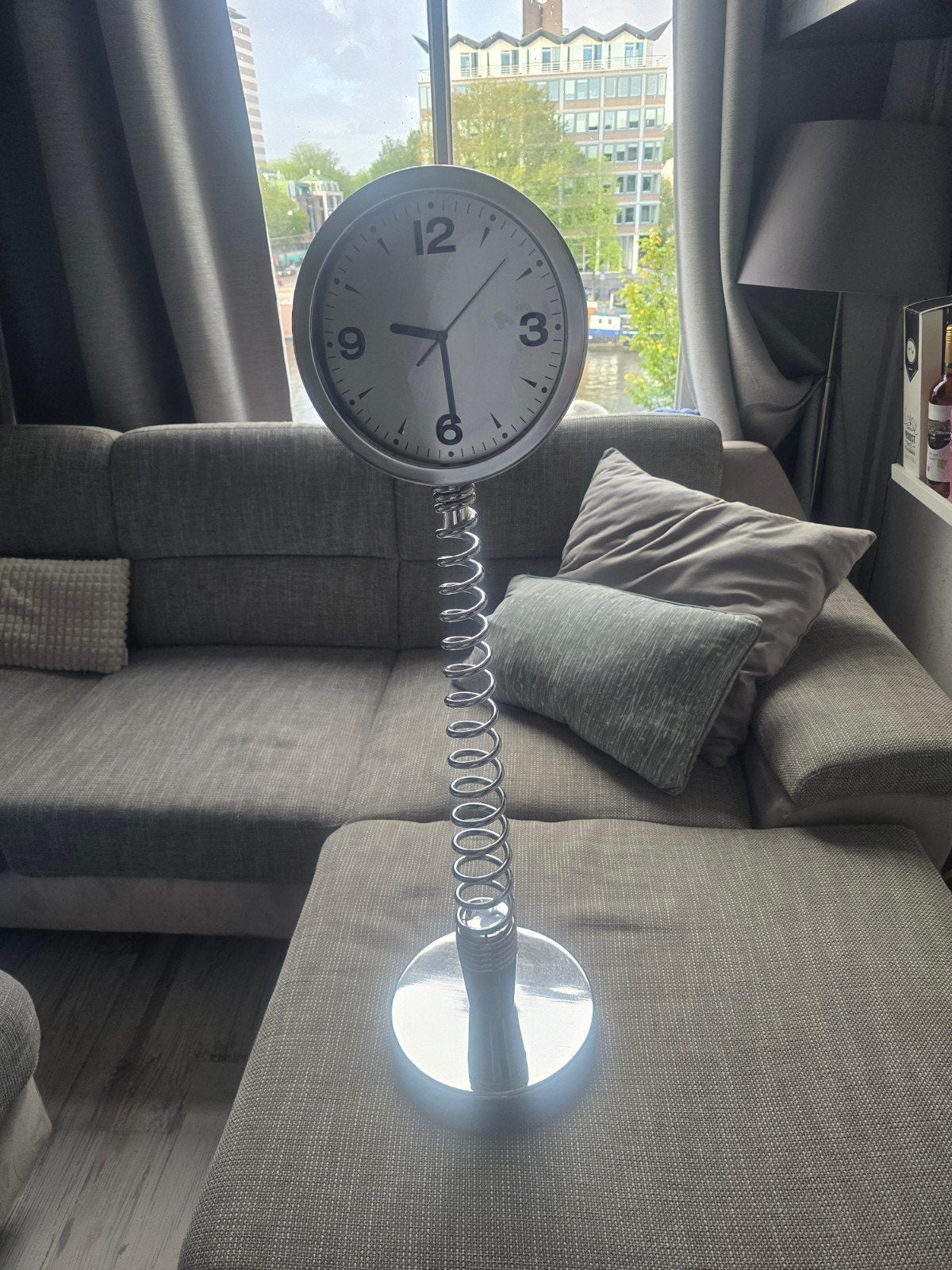Grote vintage tafelklok - 94cm hoog, Ophalen, Analoog, Werkt op batterijen, Zo goed als nieuw