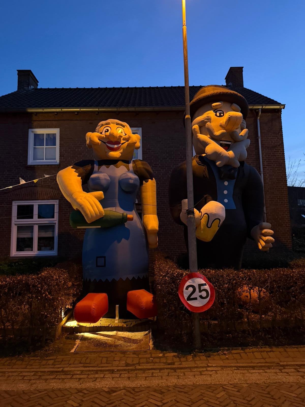 Bruidspaar feestpop te huur, Ophalen, Zo goed als nieuw, Verjaardag