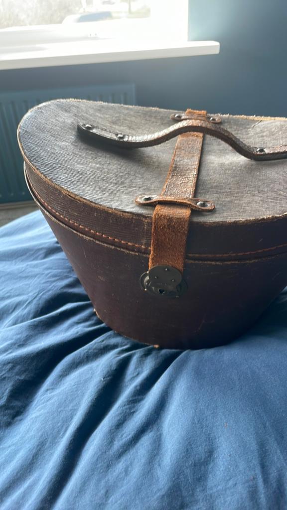 Antiek hoedenkoffer doos, Sieraden, Tassen en Uiterlijk, Koffers, Ophalen of Verzenden, Zo goed als nieuw, Hard kunststof, Minder dan 50 cm