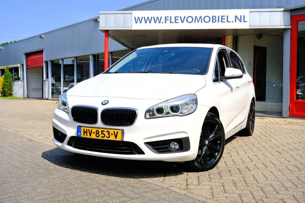 BMW 2-serie Active Tourer 216d Essential Aut. Pano|Navi|Clim, Auto's, Stof, Gebruikt, 116 pk, Wit