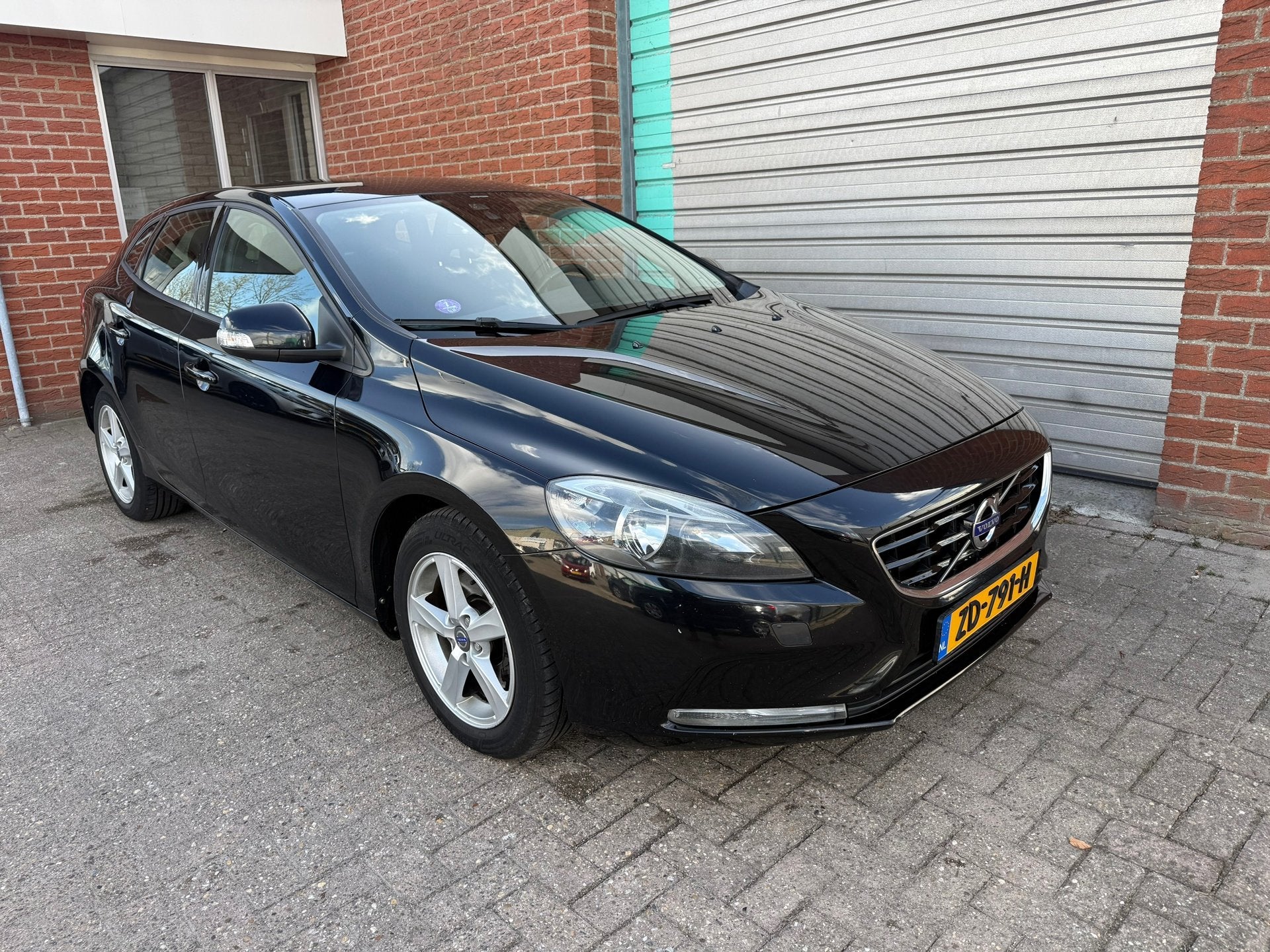 Volvo V40 1.6 T3 R-Design Bj:2013, Voorwielaandrijving, Gebruikt, 4 cilinders, 150 pk
