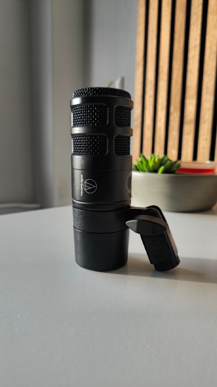 Audio-Technica AT2040USB + Feelworld microfoonarm, Muziek en Instrumenten, Ophalen of Verzenden, Zo goed als nieuw, Studiomicrofoon