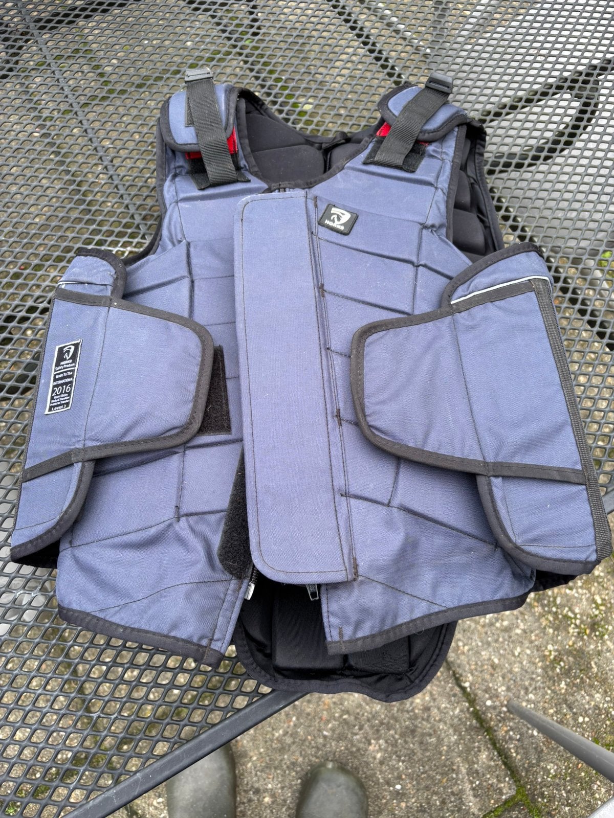 Donkerblauwe bodyprotector maat M, Ophalen, Zo goed als nieuw, Springen