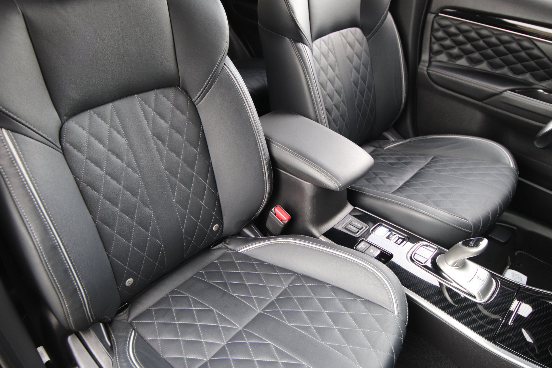 Mitsubishi Outlander 2.4 PHEV Instyle Trekhaak (bj 2020), Auto's, Automaat, Zwart, 4 cilinders, Bedrijf