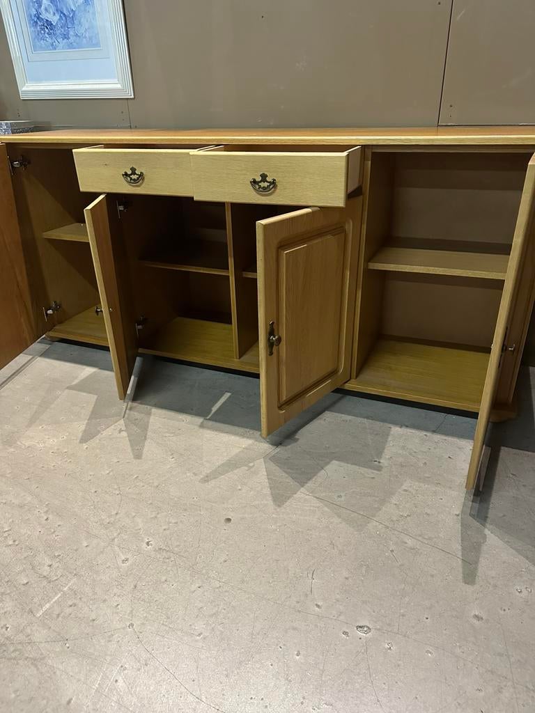 Dressoir €30, Huis en Inrichting, Kasten | Dressoirs, C, 150 tot 200 cm, Ophalen of Verzenden, Zo goed als nieuw