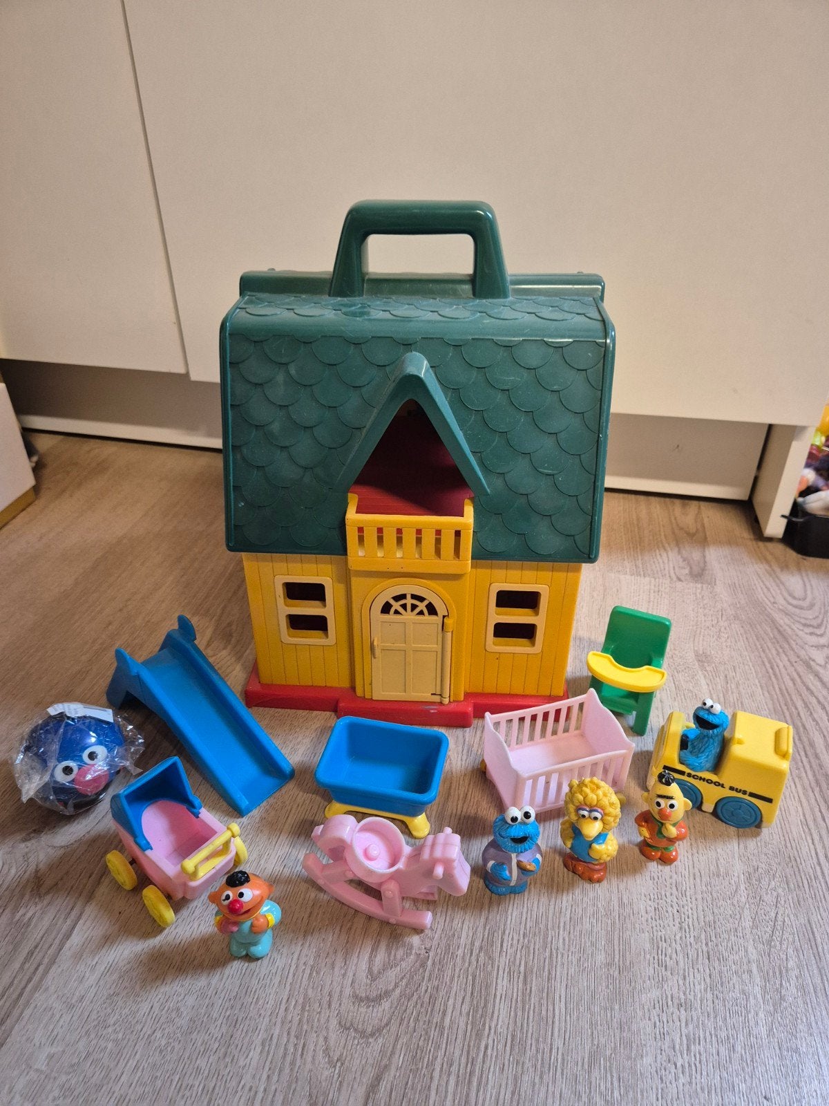 Sesamstraat huis illco met spulletjes en poppetjes, Ophalen of Verzenden, Toebehoren