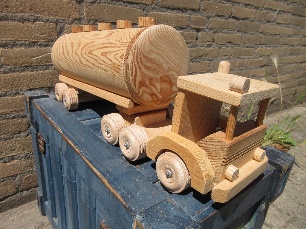 Grote houten vrachtwagen kadoverpakking verjaardag, Overige merken, Gebruikt, 1:50 of kleiner, Ophalen of Verzenden