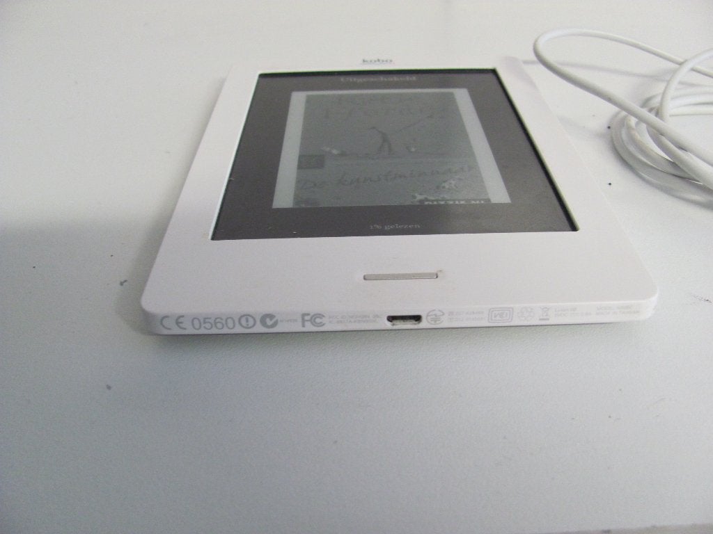 KOBO eReader met micosd 2gb met diverse boeken,wifi, Ophalen of Verzenden, Zo goed als nieuw, 7 inch, Uitbreidbaar geheugen