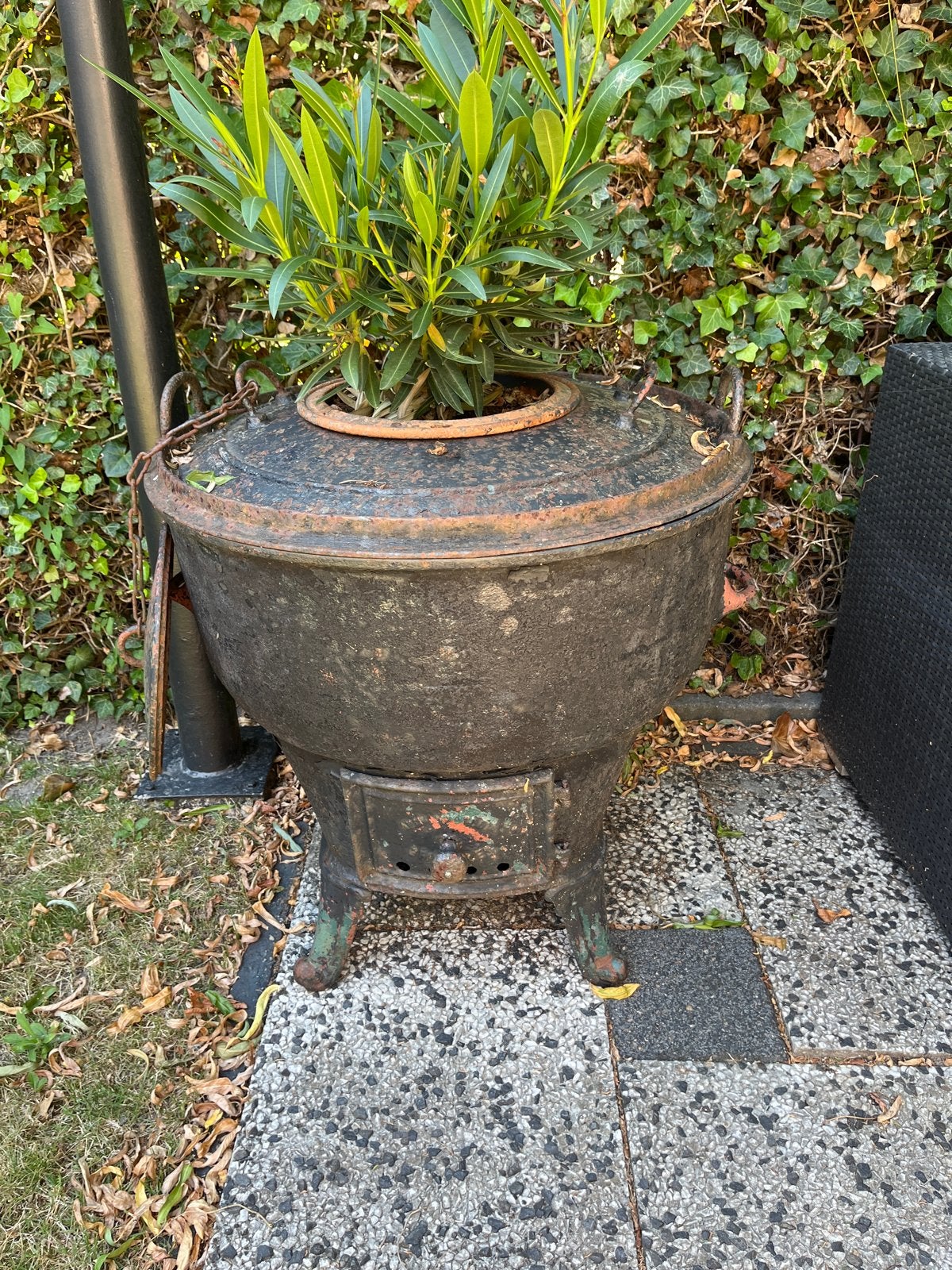 Antieke gietijzeren ketel - plantenbak, Ophalen