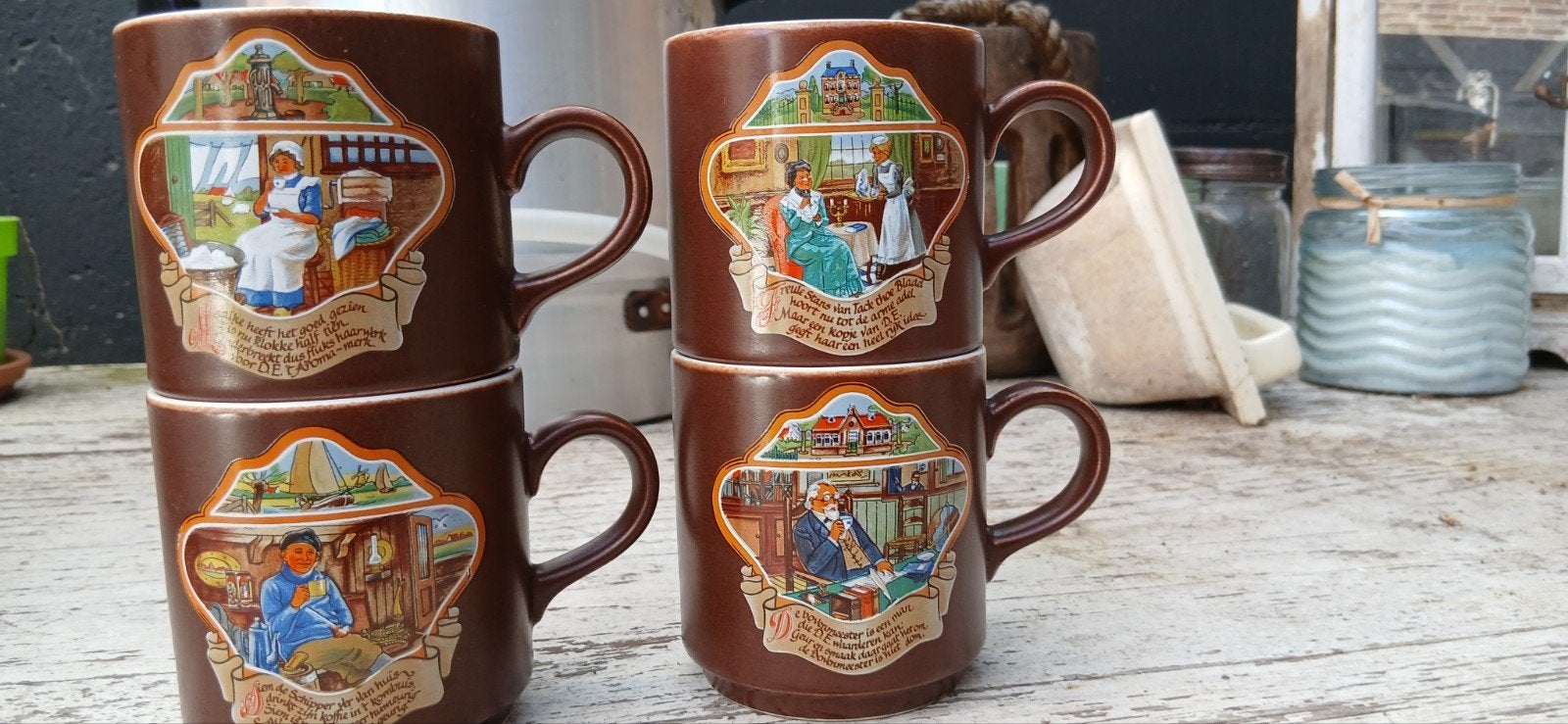 4 vintage Douwe Egberts koffiemokken (bekers) puntgaaf, Overige typen, Ophalen of Verzenden, Zo goed als nieuw, Steen/keramiek