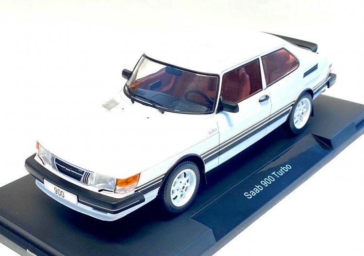 MCG Saab 900 Turbo - 1981 / Schaal 1:18 / NIEUW, Overige merken, Auto, Nieuw, Ophalen of Verzenden