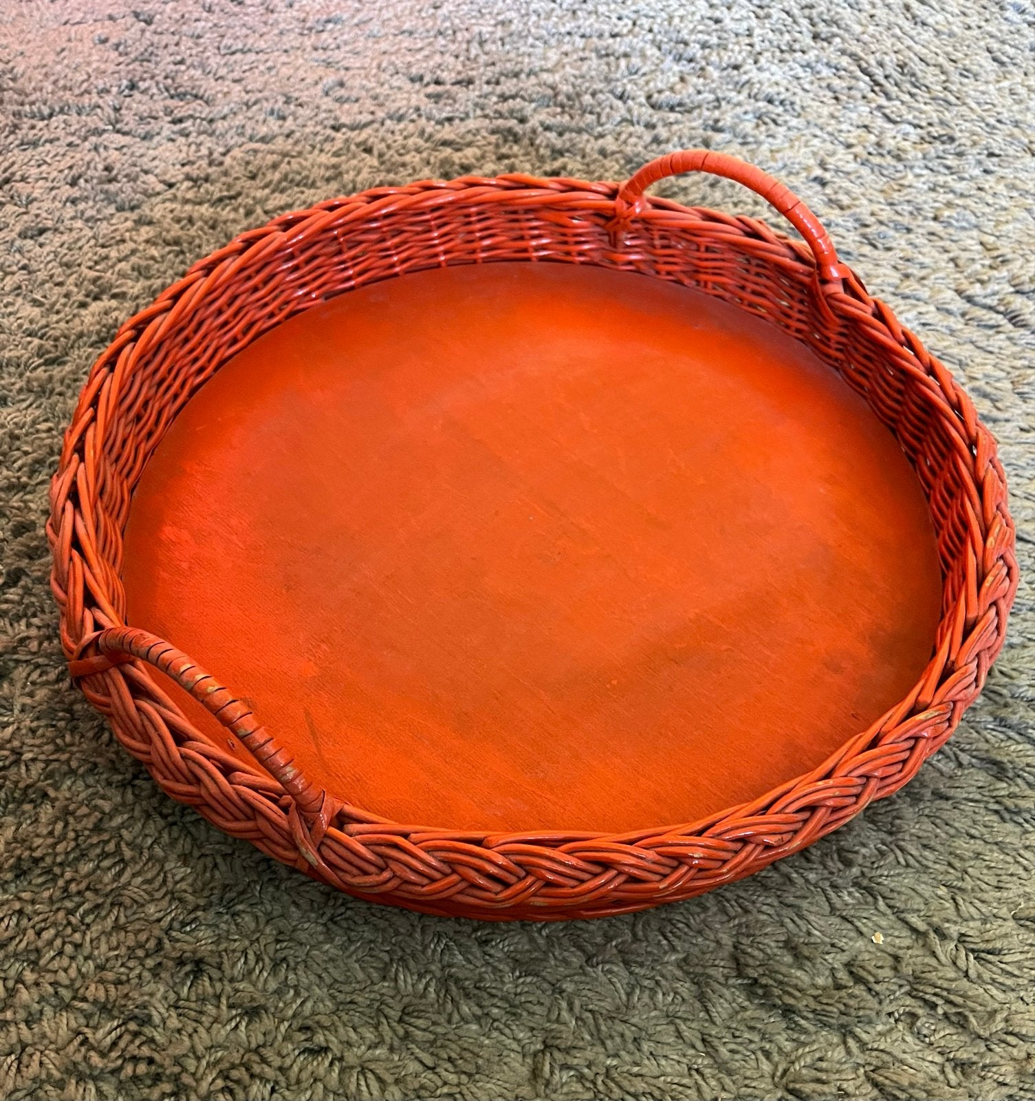 Vintage oranje dienblad van hout en riet, Ophalen, Gebruikt, Gevlochten, Rond