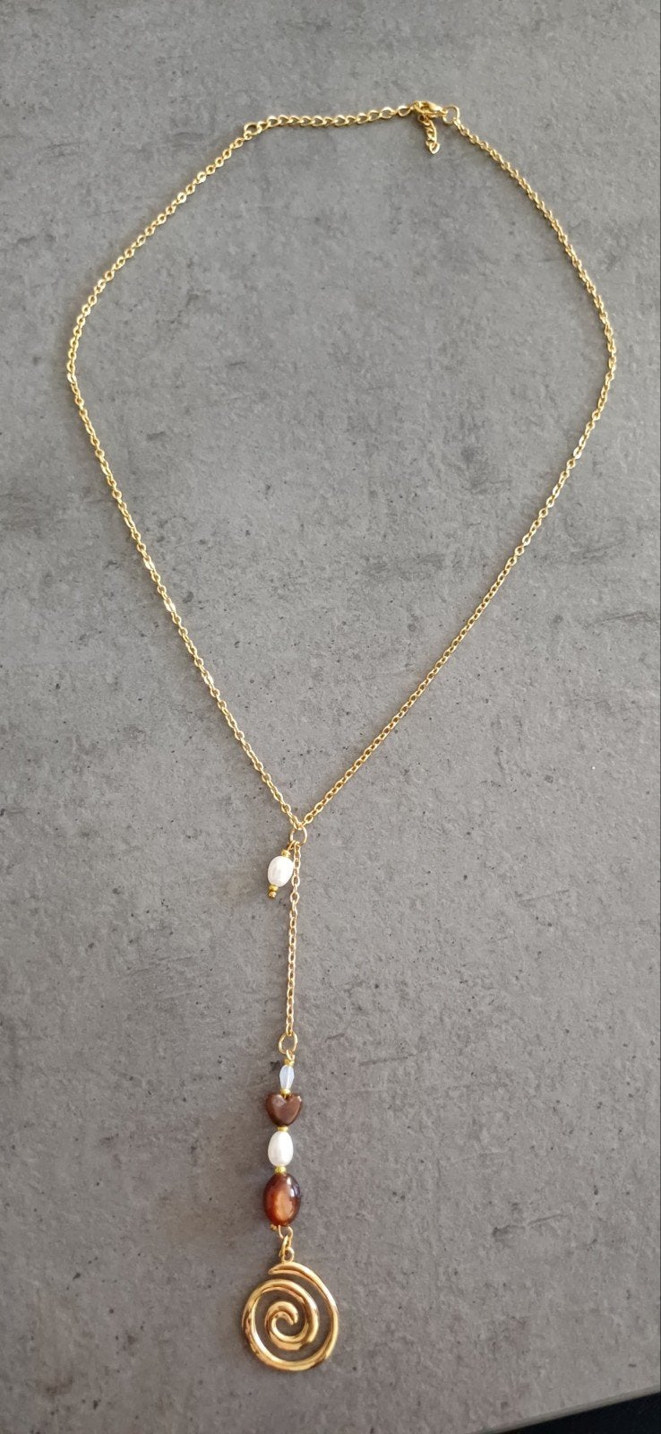 Gouden ketting met parels en spiraal hanger, Nieuw, Ophalen of Verzenden, Goud, Overige materialen