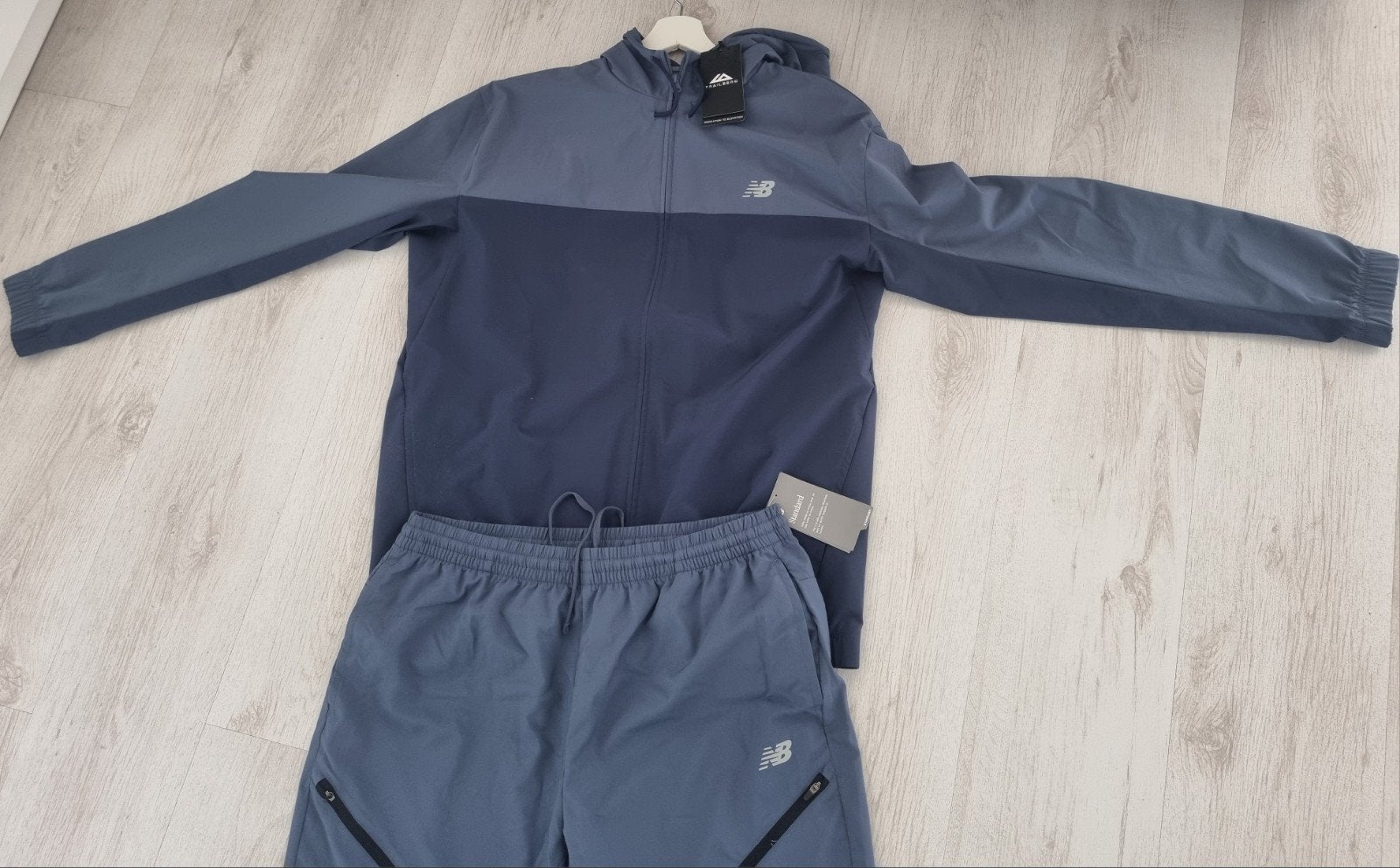 Nieuw New Balance Trainingspak - Jasje L, Broek XL, Ophalen of Verzenden