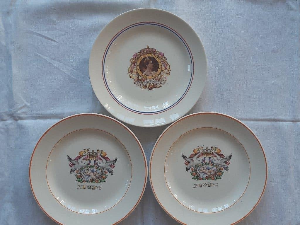 P. Regout 3x wandborden Wilhelmina, Beatrix en Irene 1938/39, Ophalen of Verzenden