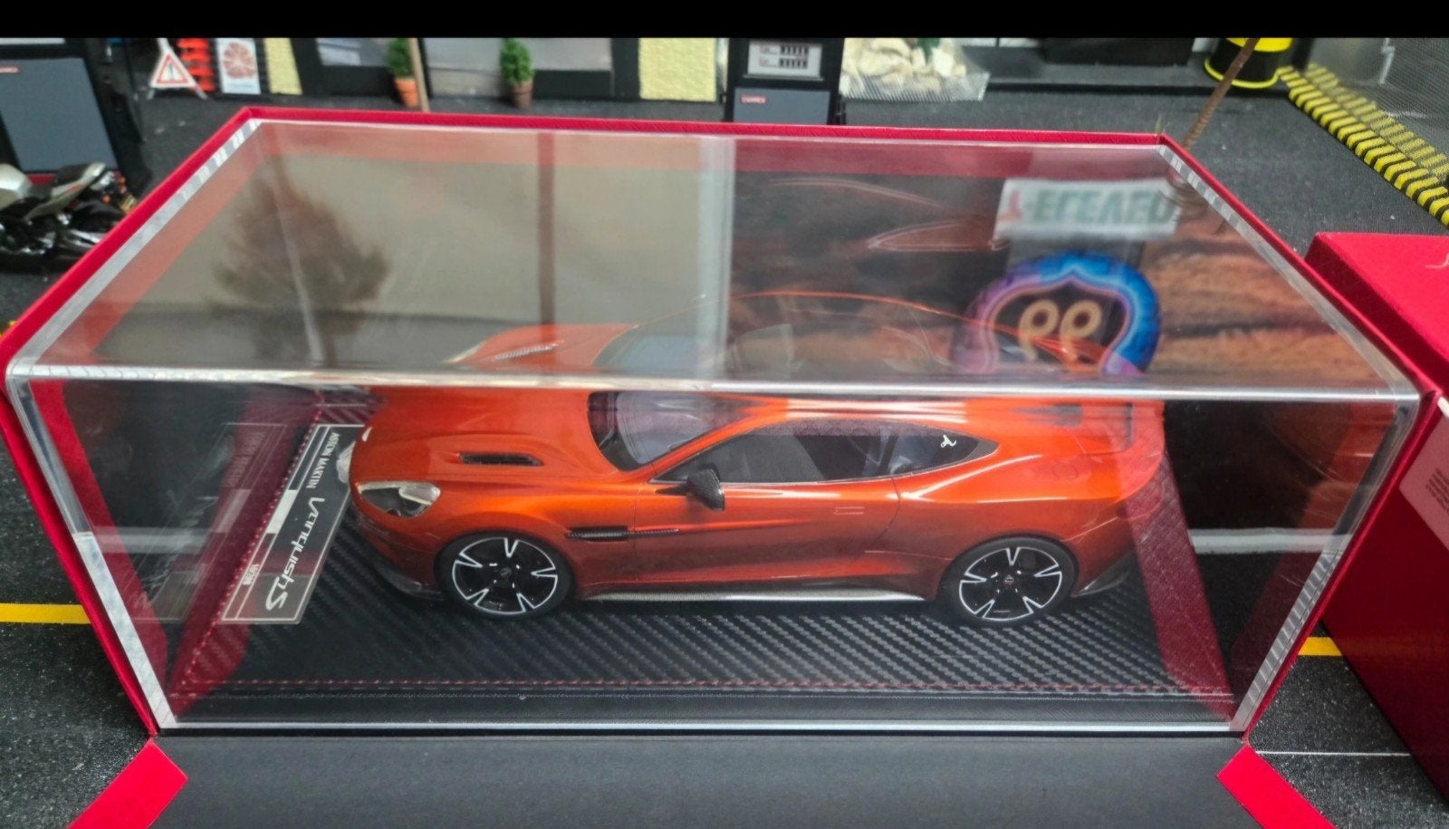 Aston Martin Vanquish S 1:18 Avanstyle Nieuwstaat in doos, Ophalen of Verzenden, Nieuw, Auto, Overige merken