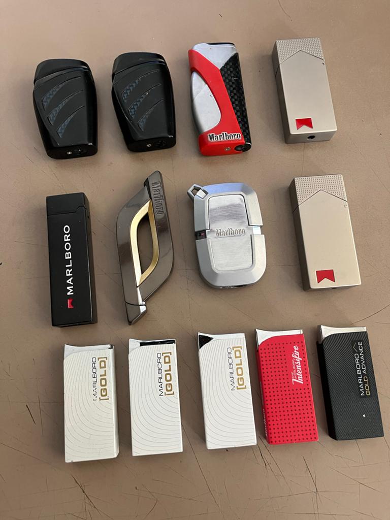 Verzameling van 20 aanstekers - Camel, Marlboro, Ophalen of Verzenden, Gebruikt, Aansteker