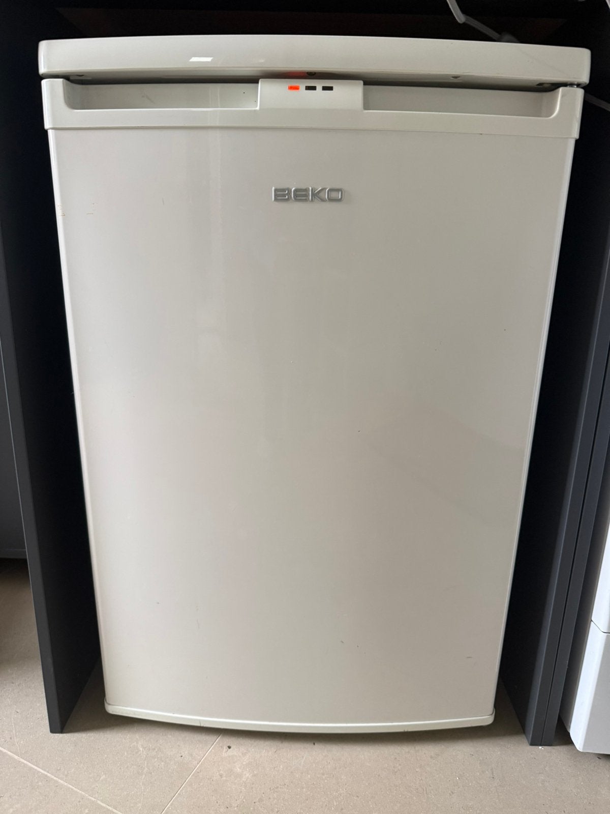 Beko vriezer tafelmodel 84cm hoog 3 lades, Witgoed en Apparatuur, Ophalen of Verzenden, Zo goed als nieuw, Minder dan 60 cm