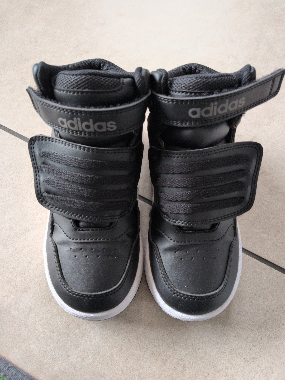 Adidas sneakers maat 27 - Zwart met klittenband, Adidas, Sportschoenen, Ophalen of Verzenden, Zo goed als nieuw
