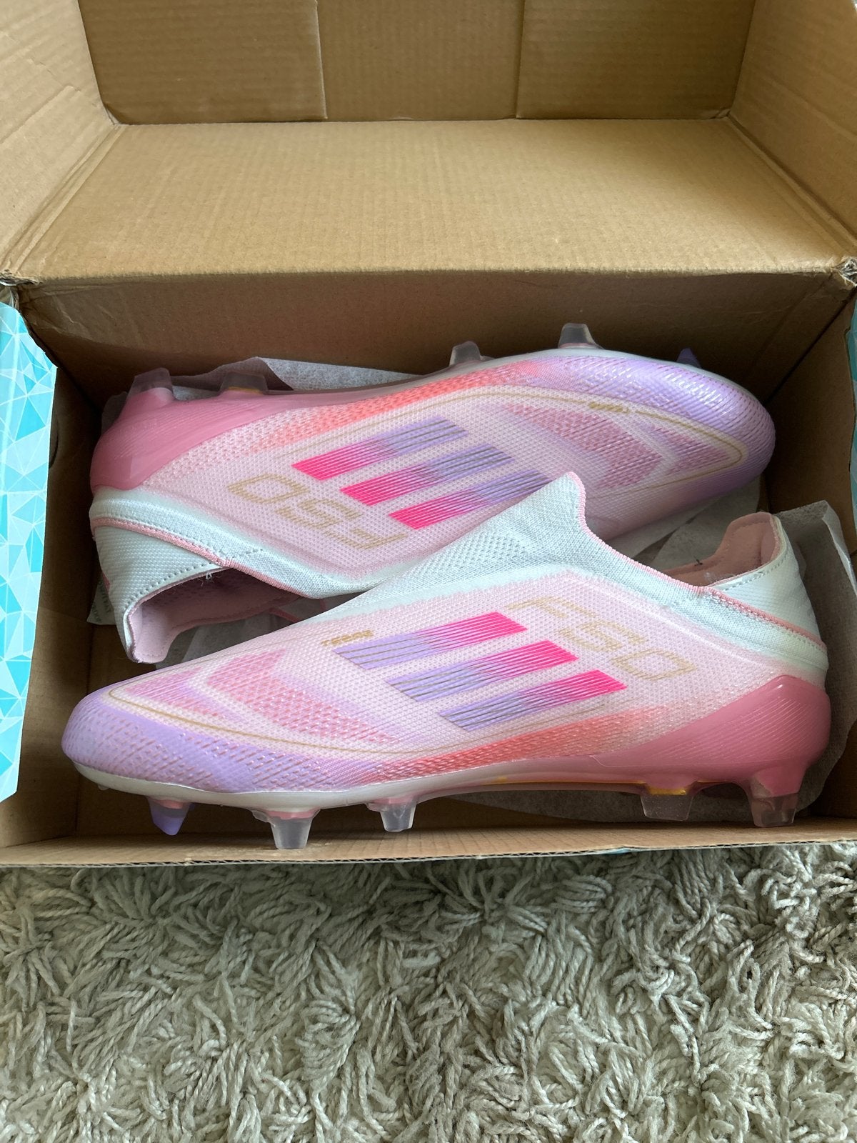 Gloednieuwe roze Adidas voetbalschoenen, Ophalen, Nieuw, Schoenen