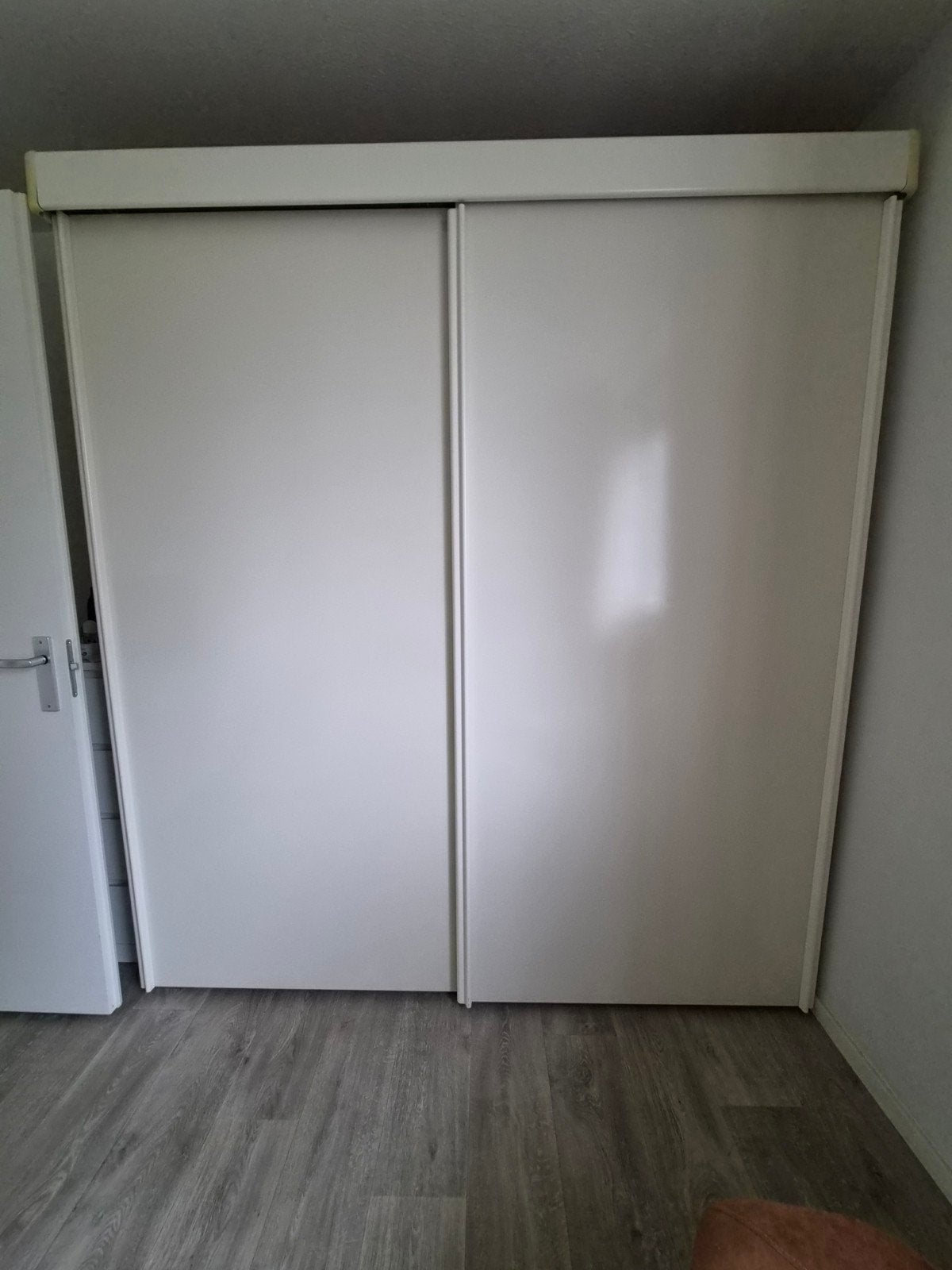 Witte kledingkast met schuifdeuren, Huis en Inrichting, Kasten | Kledingkasten, Ophalen, Modern en functioneel, Gebruikt, 200 cm of meer