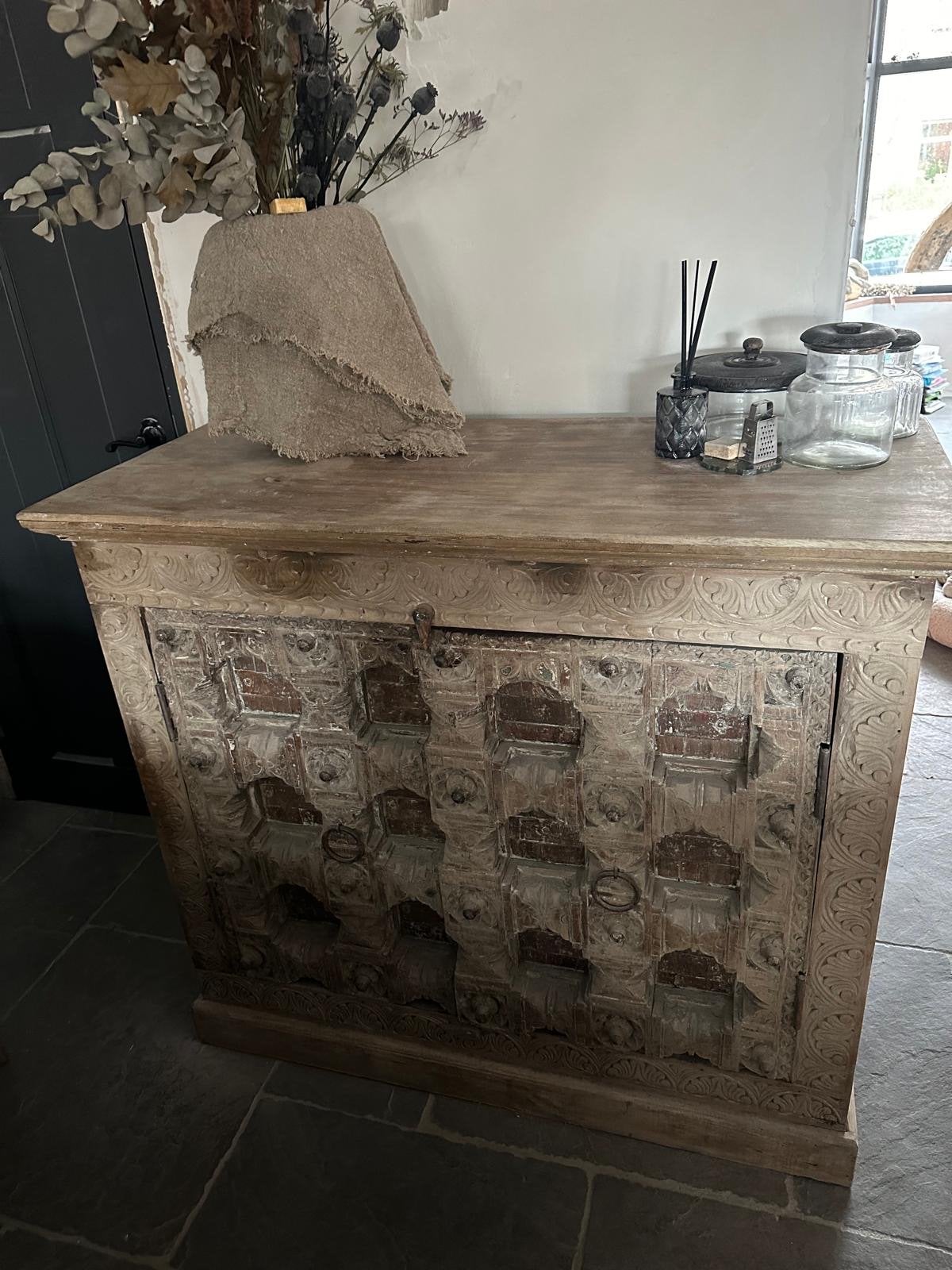 India dressoir, Ophalen, 25 tot 50 cm, 100 tot 150 cm