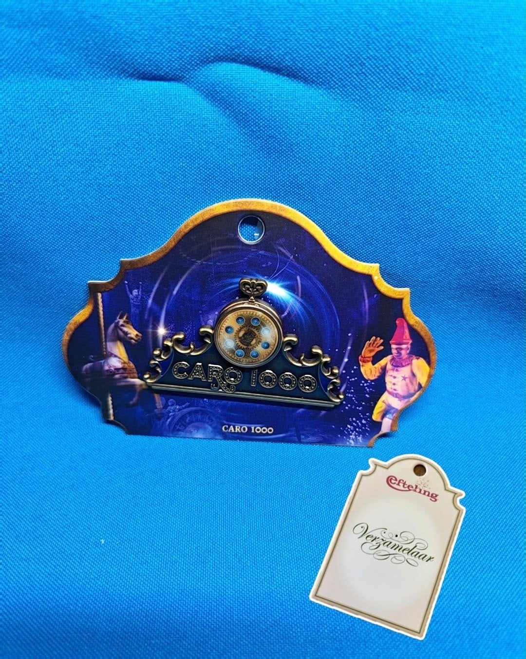 Efteling pin Caro 1000 nieuw op kaartje, Verzamelen, Ophalen of Verzenden, Nieuw, Button of Speldje