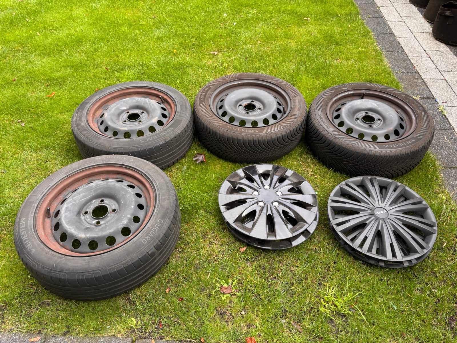 4 banden met velgen en wieldoppen voor ford fiesta, Auto diversen, Ophalen, Gebruikt