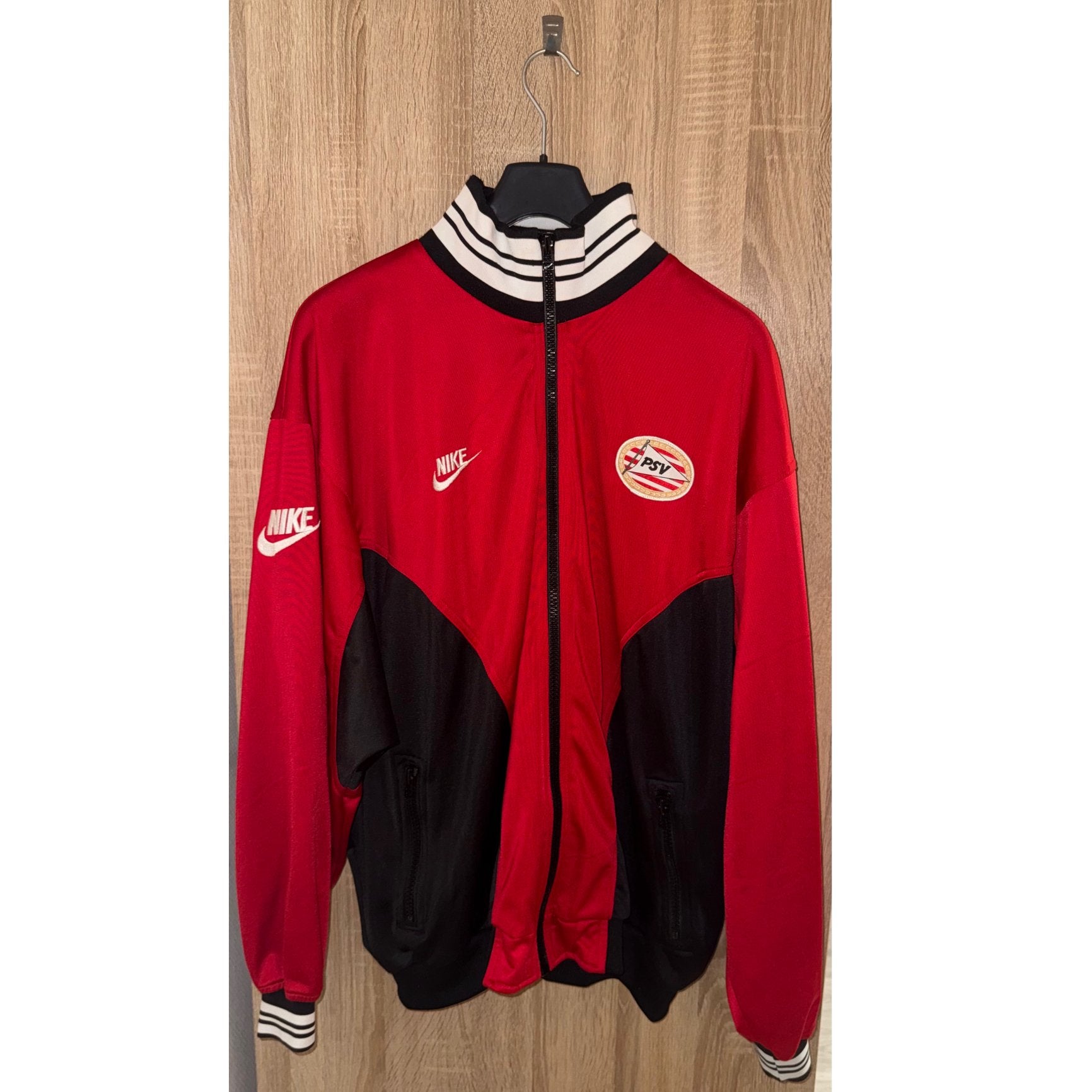 PSV Nike Retro Trainingsjack 1996/97 Rood Zwart Wit Maat XL, Maat 56/58 (XL), Ophalen of Verzenden, Zo goed als nieuw, Voetbal