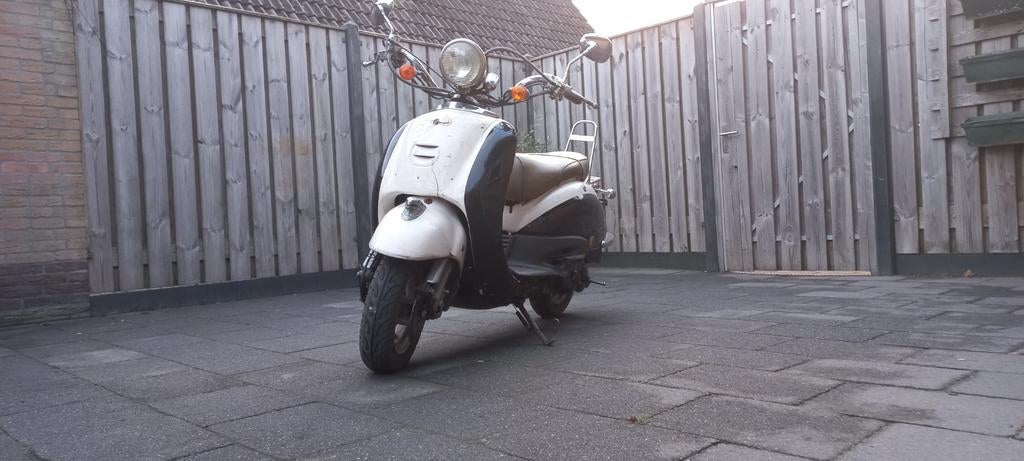 Scooter znen 50cc 4 tak graag weg onderhandeling mogelijk, Gebruikt, Benzine, Ophalen, Overige merken