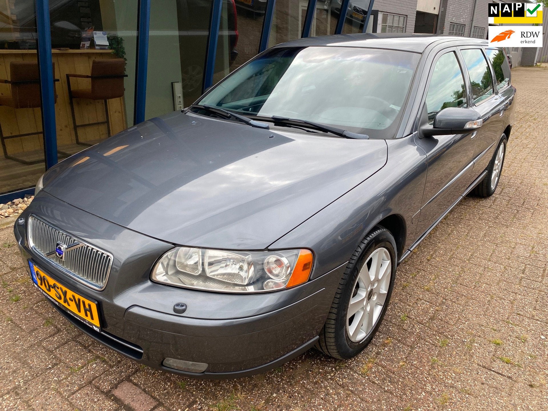 Volvo V70 2.4 Edition II LEER / NAVI / PDC, Voorwielaandrijving, Zwart, 1470 kg, Automatische klimaatregeling