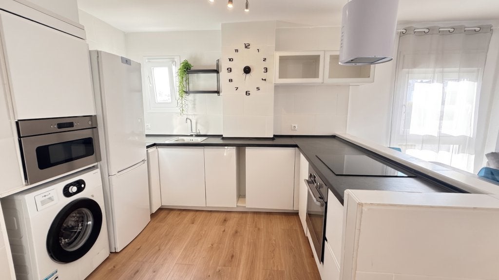 Duplex Penthouse dichtbij zandstrand van Elviria., Huizen en Kamers, 96 m², Spanje, Stad, Appartement