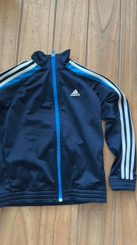 Adidas vest 140 blauw unisex sport, Ophalen of Verzenden, Zo goed als nieuw, Jongen of Meisje, Trui of Vest