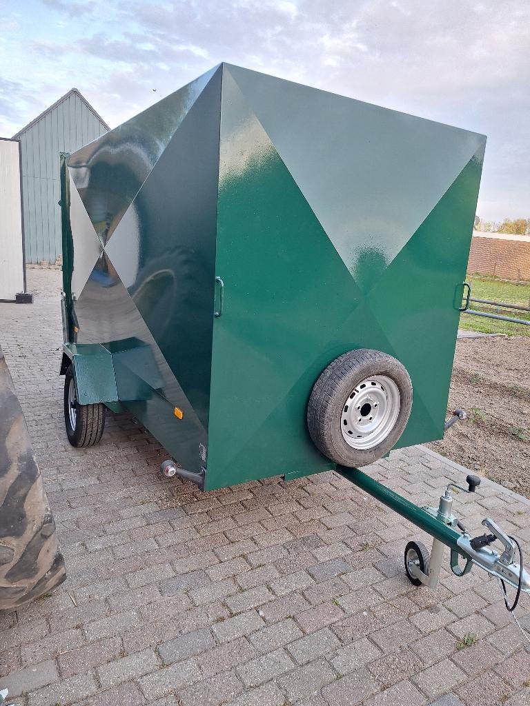 Gesloten aanhanger, Ophalen, Zo goed als nieuw