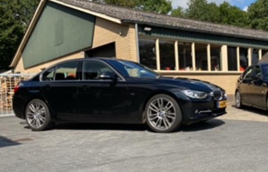 Breedset 403M BMW F30 voorzien van all season banden, Gebruikt, 255 mm, Velg(en), All Season