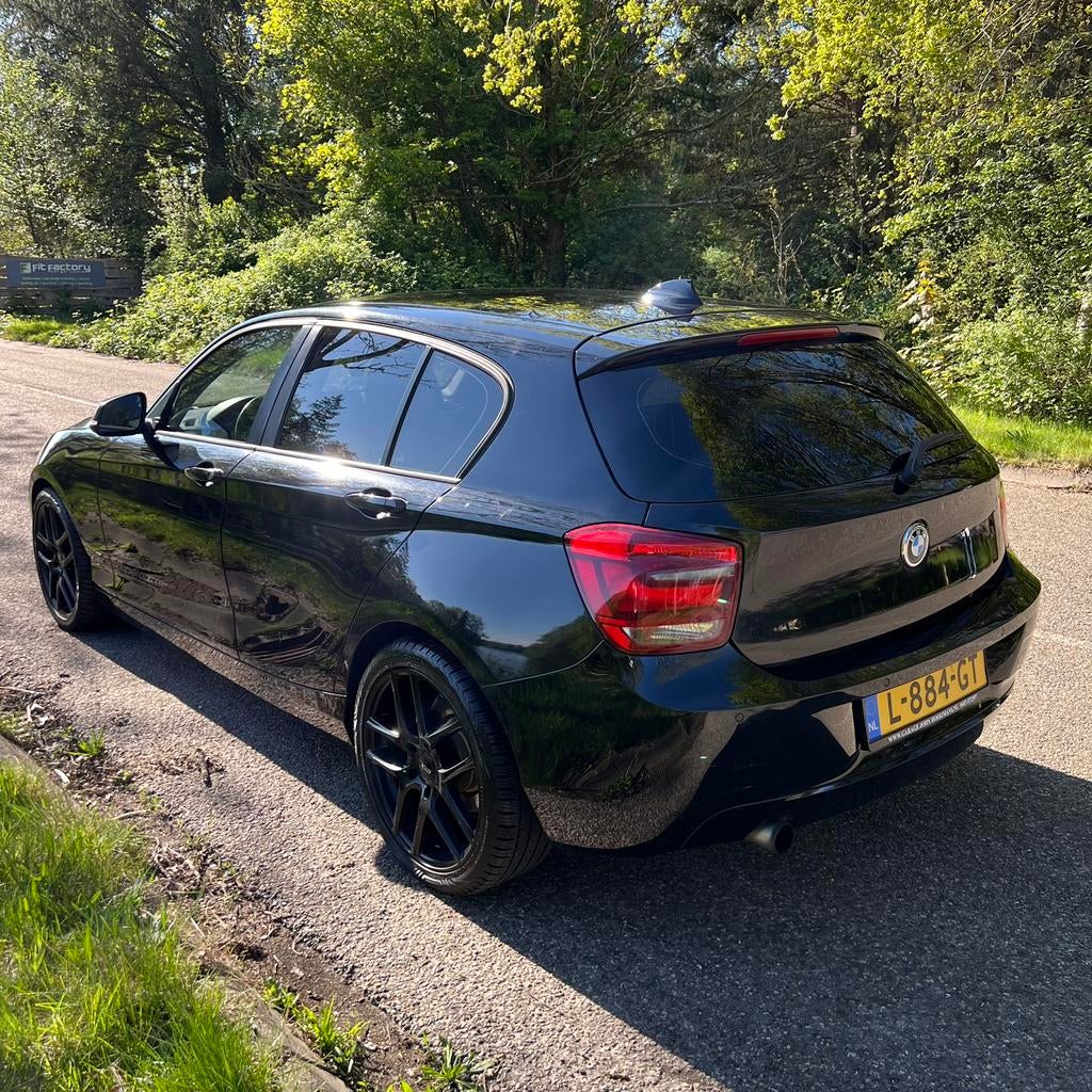 BMW 1-Serie 116i, Auto's, BMW, 1-Serie, Zwart, 4 cilinders, Zwart