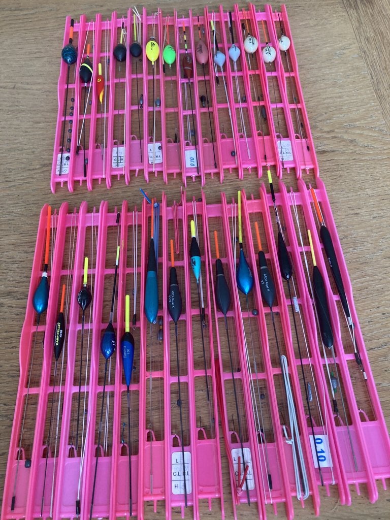 Te Koop 28 dobbers vis klaar met diverse soorten dobbers, Ophalen of Verzenden, Zo goed als nieuw, Dobber of Lood