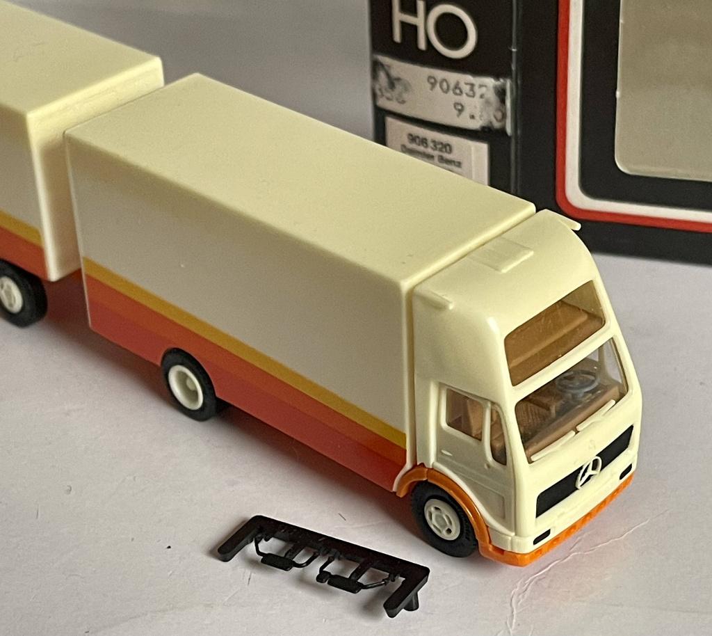 Herpa 906320: Mercedes-Benz Jumbo-combi "Ackermann-Fruehauf", Ophalen of Verzenden, Gebruikt, Bus of Vrachtwagen, Herpa